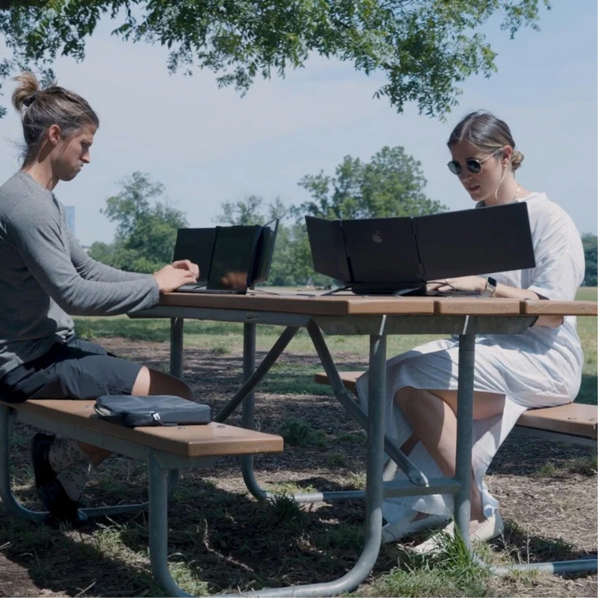 Портативний потрійний монітор для ноутбука  Xebec The Tri-Screen 3